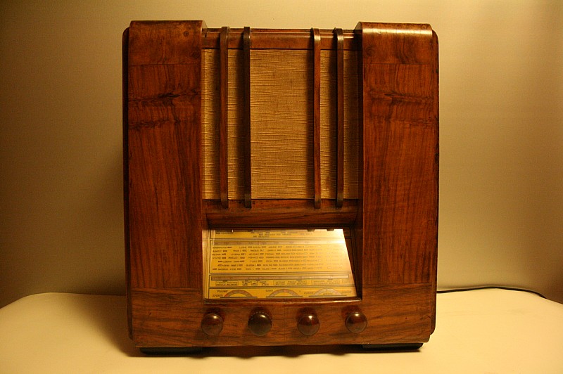 La radio di Marco. Ricostruita la scala parlante, dell'originale in celluloide era rimasto ben poco